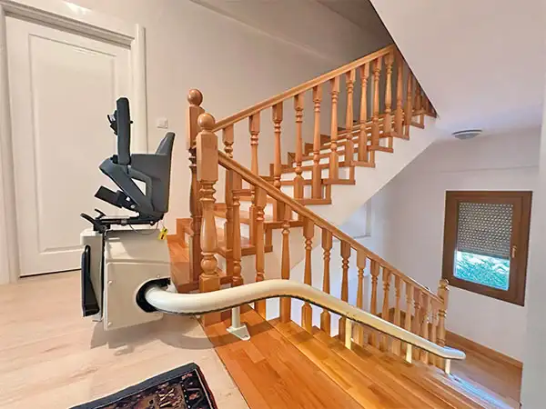 engelli yaşlı merdiven asansörü