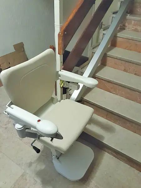 apartman içi merdiven asansörü