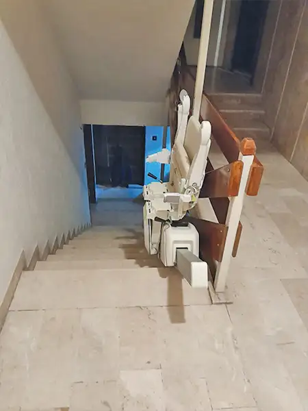 ayakta merdiven asansörü