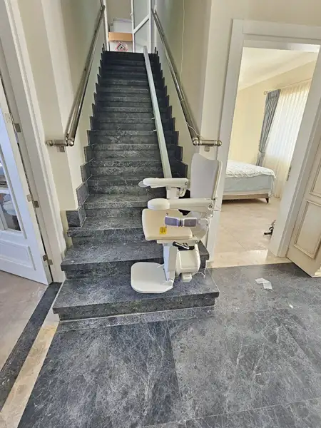 kurulum gerektirmeyen merdiven asansörü