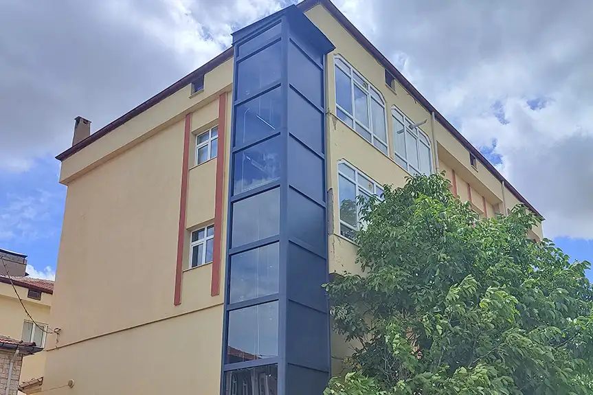 Hidrolik sistemle çalışan dış cephe engelli