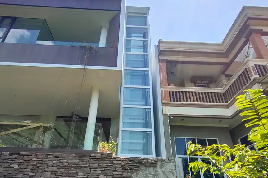 Korozyona dayanıklı dış cephe ev asansörü.